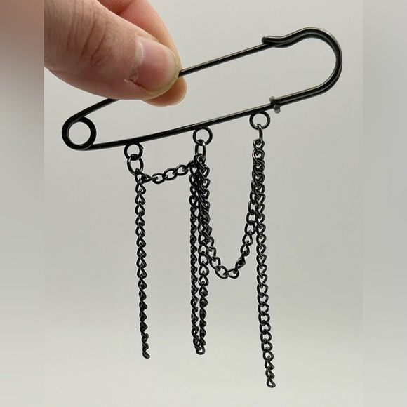 Large Black Metal Safety Pin Brooch with Hanging Chains - Picture 8 of 10